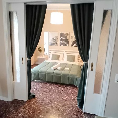 Vestige Shared Apartment Pireusz Kültér fotó